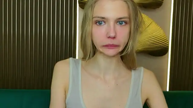 Snapshot of 4example_Chloe chatting on March 14, 10:32 am 4example Chloe online show from March 14, 10:32 am