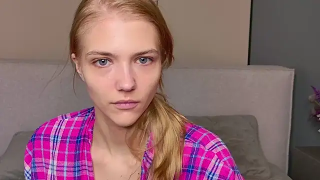 Snapshot of 4example_Chloe chatting on April 5, 5:37 am 4example Chloe online show from April 5, 5:37 am