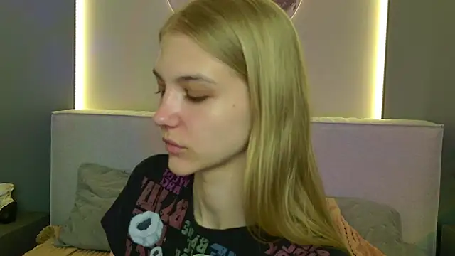Snapshot of 4example_Chloe chatting on April 10, 5:34 am 4example Chloe online show from April 10, 5:34 am