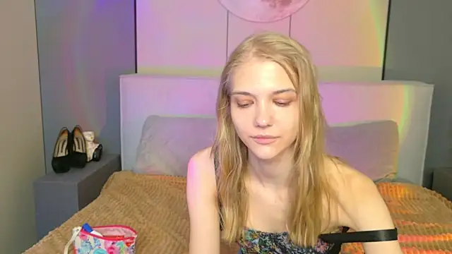 Snapshot of 4example_Chloe chatting on April 14, 5:46 am 4example Chloe online show from April 14, 5:46 am