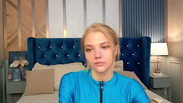 Snapshot of 4example_Chloe chatting on April 22, 5:21 am 4example Chloe online show from April 22, 5:21 am