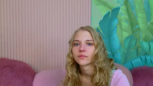 Snapshot of 4example_Chloe chatting on April 24, 5:32 am 4example Chloe online show from April 24, 5:32 am