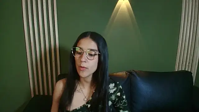 Snapshot of DanielaMonroe chatting on November 11, 8:42 pm DanielaMonroe online show from November 11, 8:42 pm