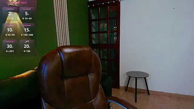 Snapshot of DanielaMonroe chatting on November 15, 9:32 pm DanielaMonroe online show from November 15, 9:32 pm