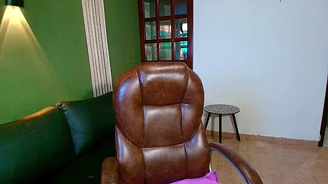 Snapshot of DanielaMonroe chatting on November 17, 3:18 pm DanielaMonroe online show from November 17, 3:18 pm