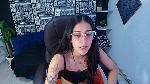 Snapshot of DanielaMonroe chatting on December 15, 8:46 pm DanielaMonroe online show from December 15, 8:46 pm