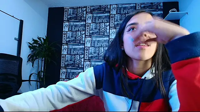 Snapshot of DanielaMonroe chatting on March 7, 8:50 pm DanielaMonroe online show from March 7, 8:50 pm