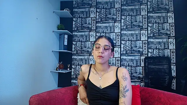 Snapshot of DanielaMonroe chatting on March 20, 9:41 pm DanielaMonroe online show from March 20, 9:41 pm