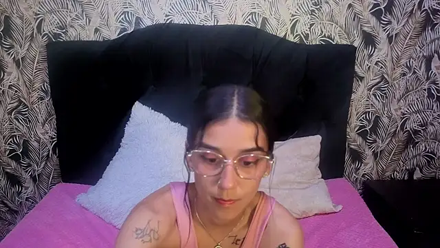 Snapshot of DanielaMonroe chatting on March 27, 9:14 pm DanielaMonroe online show from March 27, 9:14 pm