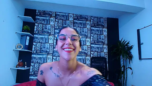 Snapshot of DanielaMonroe chatting on March 30, 8:54 pm DanielaMonroe online show from March 30, 8:54 pm