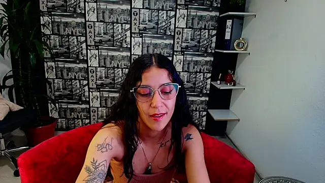 Snapshot of DanielaMonroe chatting on April 20, 9:16 pm DanielaMonroe online show from April 20, 9:16 pm
