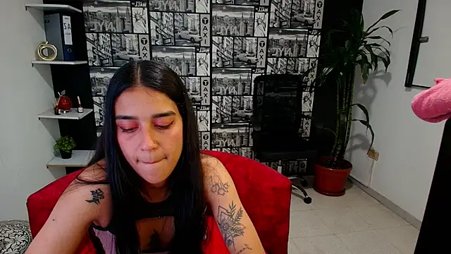 Snapshot of DanielaMonroe chatting on May 2, 12:26 am DanielaMonroe online show from May 2, 12:26 am