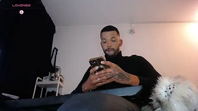 LickMyInk online show from December 14, 4:29 am