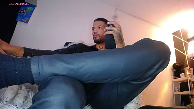 LickMyInk online show from February 15, 2:41 am