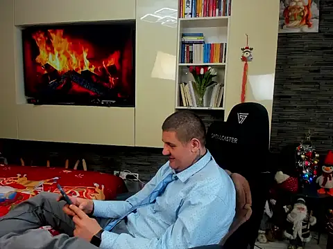 SpartacusDaddy48 online show from January 18, 10:46 pm