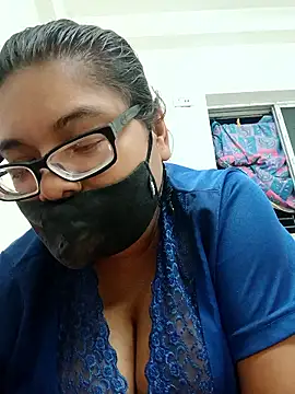 Elie couple143 online show from November 1, 8:00 pm