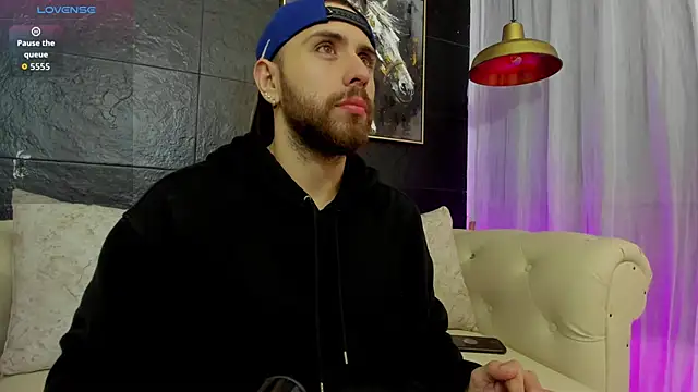 Maximo Wolff online show from November 9, 9:24 pm