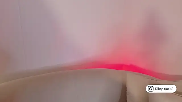 Snapshot of Cutie_Riley chatting on May 9, 3:17 pm Cutie Riley online show from May 9, 3:17 pm