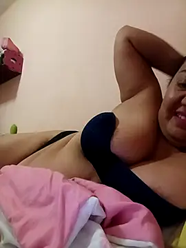 Snapshot of Caroomoom27 chatting on September 21, 7:43 am Caroomoom27 online show from September 21, 7:43 am