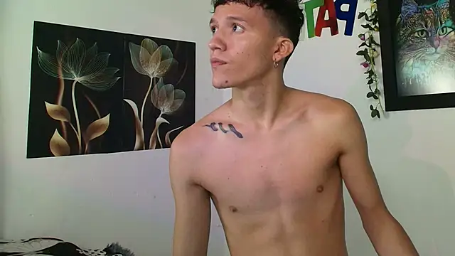 Snapshot of Patrick_phoenix chatting on October 6, 4:32 am Patrick phoenix online show from October 6, 4:32 am