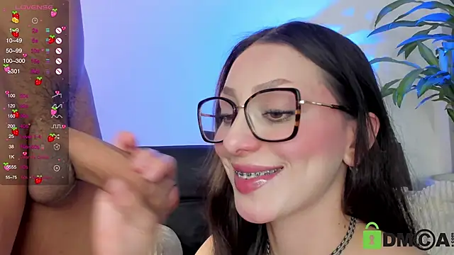 Snapshot of Scarlett_Jackson2 chatting on April 2, 4:21 am Scarlett Jackson2 online show from April 2, 4:21 am