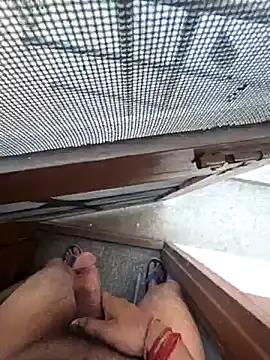 Snapshot of desir3dlund chatting on March 2, 4:25 am desir3dlund online show from March 2, 4:25 am