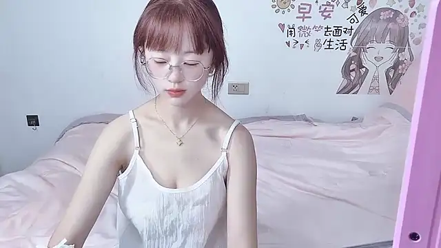 nini a online show from October 3, 1:24 am