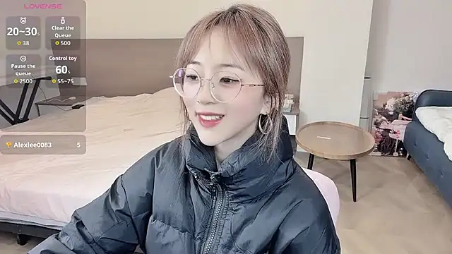 nini a online show from November 27, 7:32 am