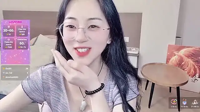 nini a online show from March 13, 2:12 pm