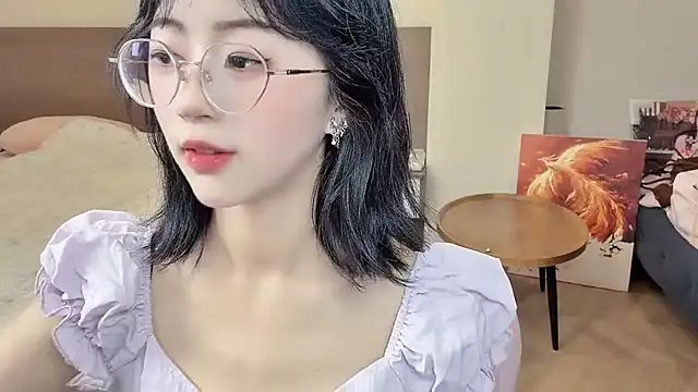 nini a online show from March 24, 9:25 am