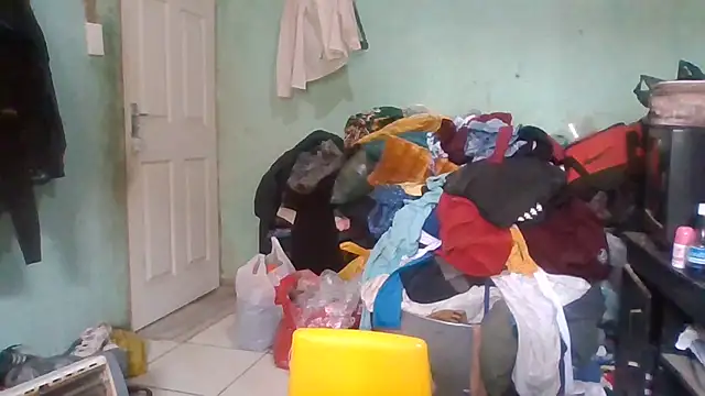 Snapshot of Nicky52 chatting on October 11, 4:33 am Nicky52 online show from October 11, 4:33 am