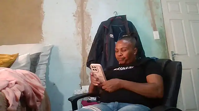 Snapshot of Nicky52 chatting on April 12, 10:09 am Nicky52 online show from April 12, 10:09 am