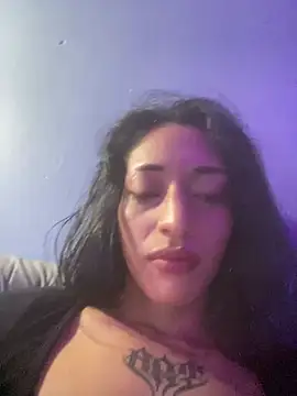 llamameluna  online show from August 4, 9:39 pm