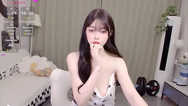 uikyy1 online show from June 28, 7:14 am