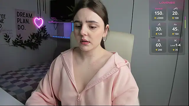 Snapshot of LiaWoow chatting on September 28, 6:41 am LiaWoow online show from September 28, 6:41 am