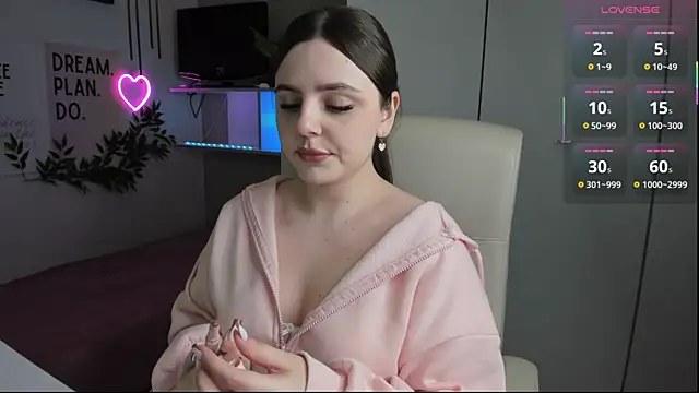 Snapshot of LiaWoow chatting on October 4, 1:42 pm LiaWoow online show from October 4, 1:42 pm