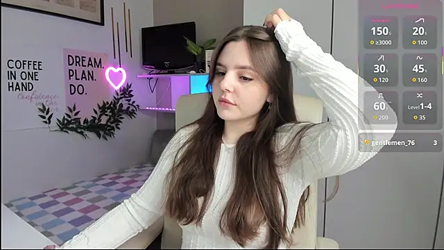 Snapshot of LiaWoow chatting on October 12, 8:02 am LiaWoow online show from October 12, 8:02 am