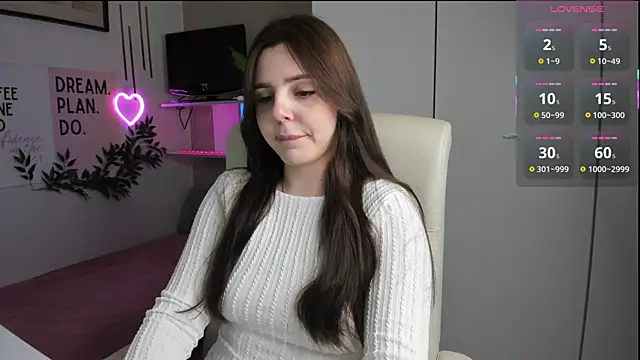 Snapshot of LiaWoow chatting on October 18, 6:48 am LiaWoow online show from October 18, 6:48 am