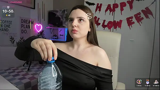 Snapshot of LiaWoow chatting on October 26, 7:58 am LiaWoow online show from October 26, 7:58 am