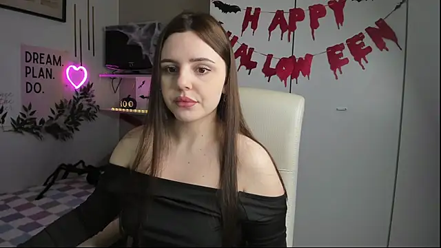 Snapshot of LiaWoow chatting on October 27, 7:56 am LiaWoow online show from October 27, 7:56 am