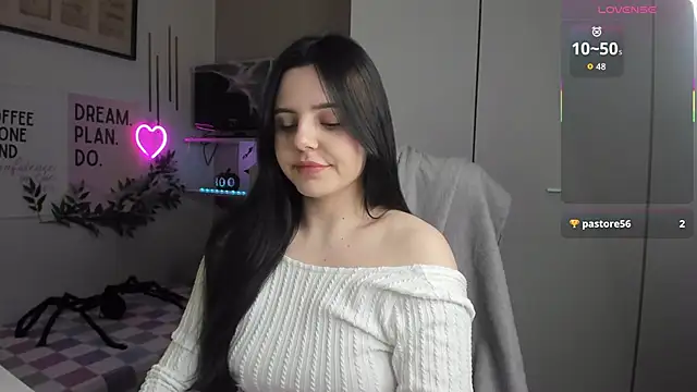 Snapshot of LiaWoow chatting on November 10, 8:24 am LiaWoow online show from November 10, 8:24 am