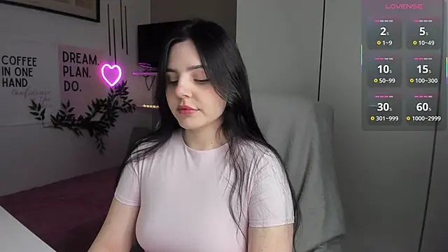 Snapshot of LiaWoow chatting on November 21, 2:27 pm LiaWoow online show from November 21, 2:27 pm