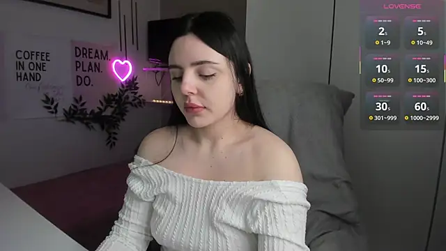 Snapshot of LiaWoow chatting on November 24, 8:47 am LiaWoow online show from November 24, 8:47 am