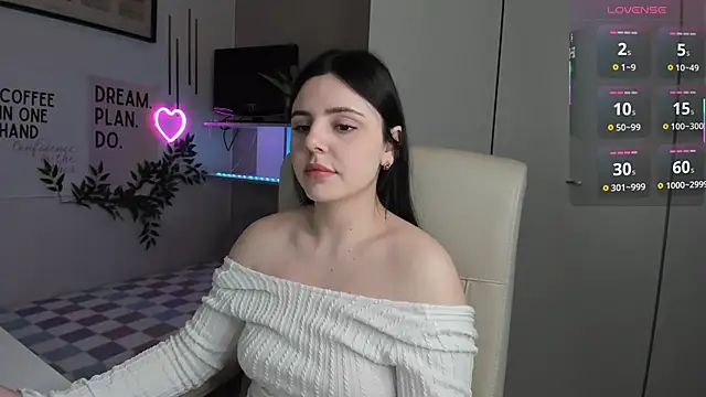 Snapshot of LiaWoow chatting on November 25, 7:41 am LiaWoow online show from November 25, 7:41 am