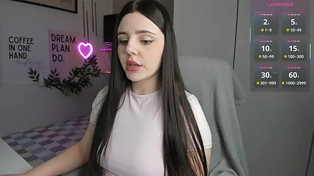 Snapshot of LiaWoow chatting on December 14, 2:44 pm LiaWoow online show from December 14, 2:44 pm