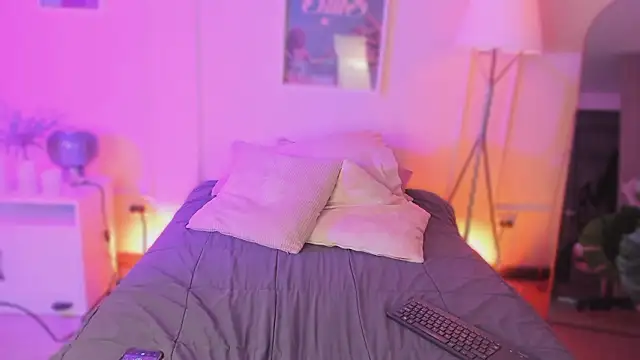 Snapshot of emma_soul1 chatting on February 25, 6:28 pm emma soul1 online show from February 25, 6:28 pm