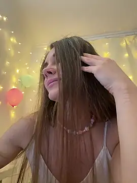 Snapshot of LucieMack chatting on February 14, 4:15 pm LucieMack online show from February 14, 4:15 pm