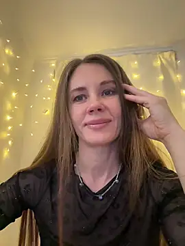 Snapshot of LucieMack chatting on February 20, 5:13 pm LucieMack online show from February 20, 5:13 pm