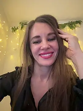 Snapshot of LucieMack chatting on March 2, 6:37 pm LucieMack online show from March 2, 6:37 pm