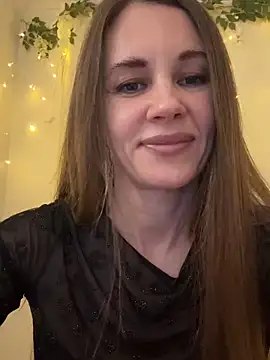 Snapshot of LucieMack chatting on March 18, 5:27 pm LucieMack online show from March 18, 5:27 pm